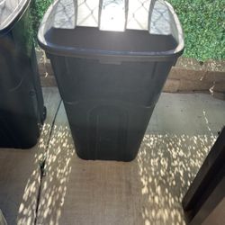 32 Gallon Trash can