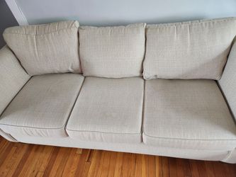 Comfortable and clean 3-seat sofa in good condition. Includes a matching protective sofa cover, which helps keep the sofa clean and protected. The cus