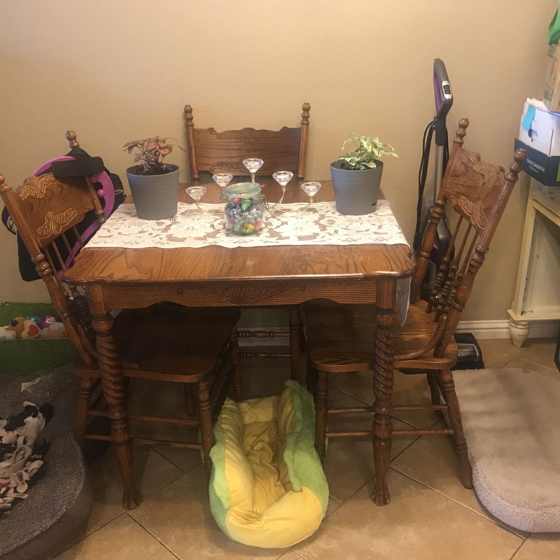 Kitchen Table And 4 Chairs