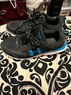 Men’s Under Armour Tennis Shoes size 11