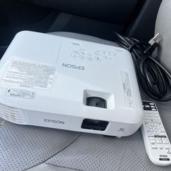 EPSON LCD projector VS260 (model H971A)