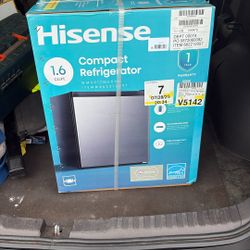 Hisense Compact Refrigerator 