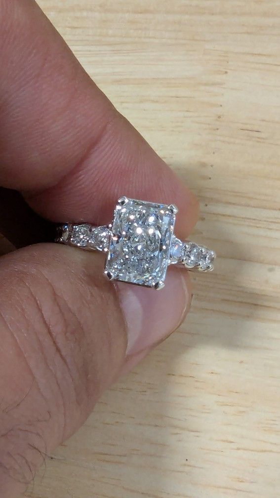 4.18ctw Radiant Cut Diamond Ring – IGI Certified – 14K White Gold