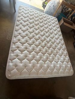 QUEEN BED MATTRESS