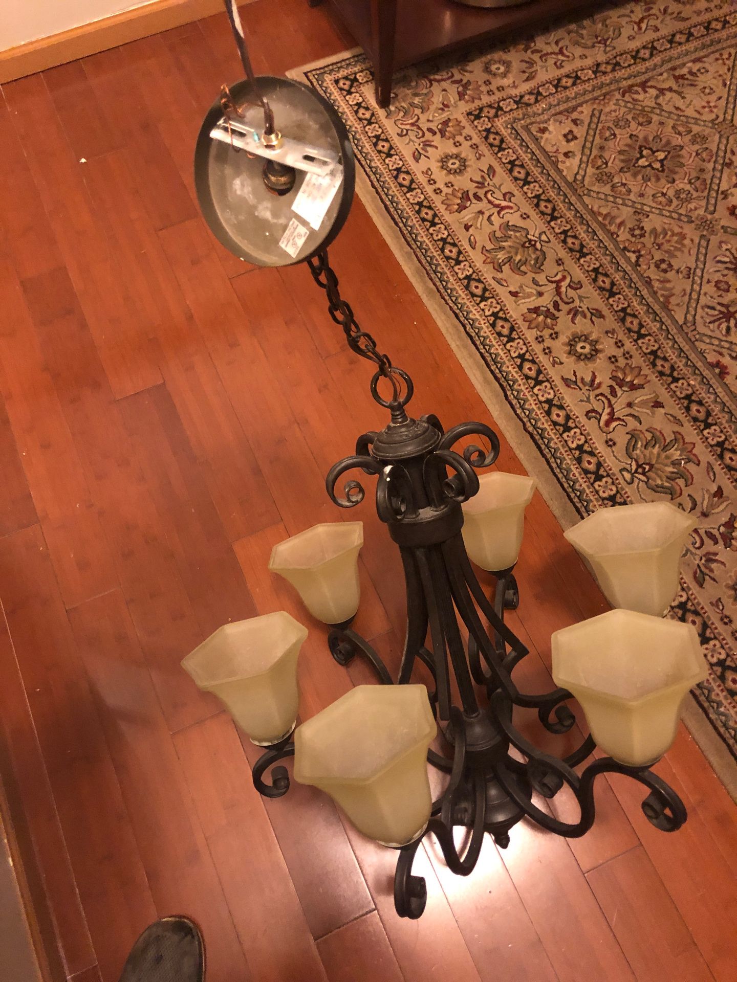 Chandelier 6 lights plus a single light.