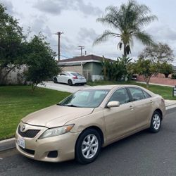 Toyota Camary LE 2011