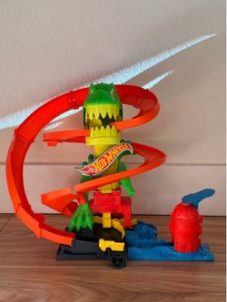 Hot Wheels City T-Rex Blaze Battle Playset