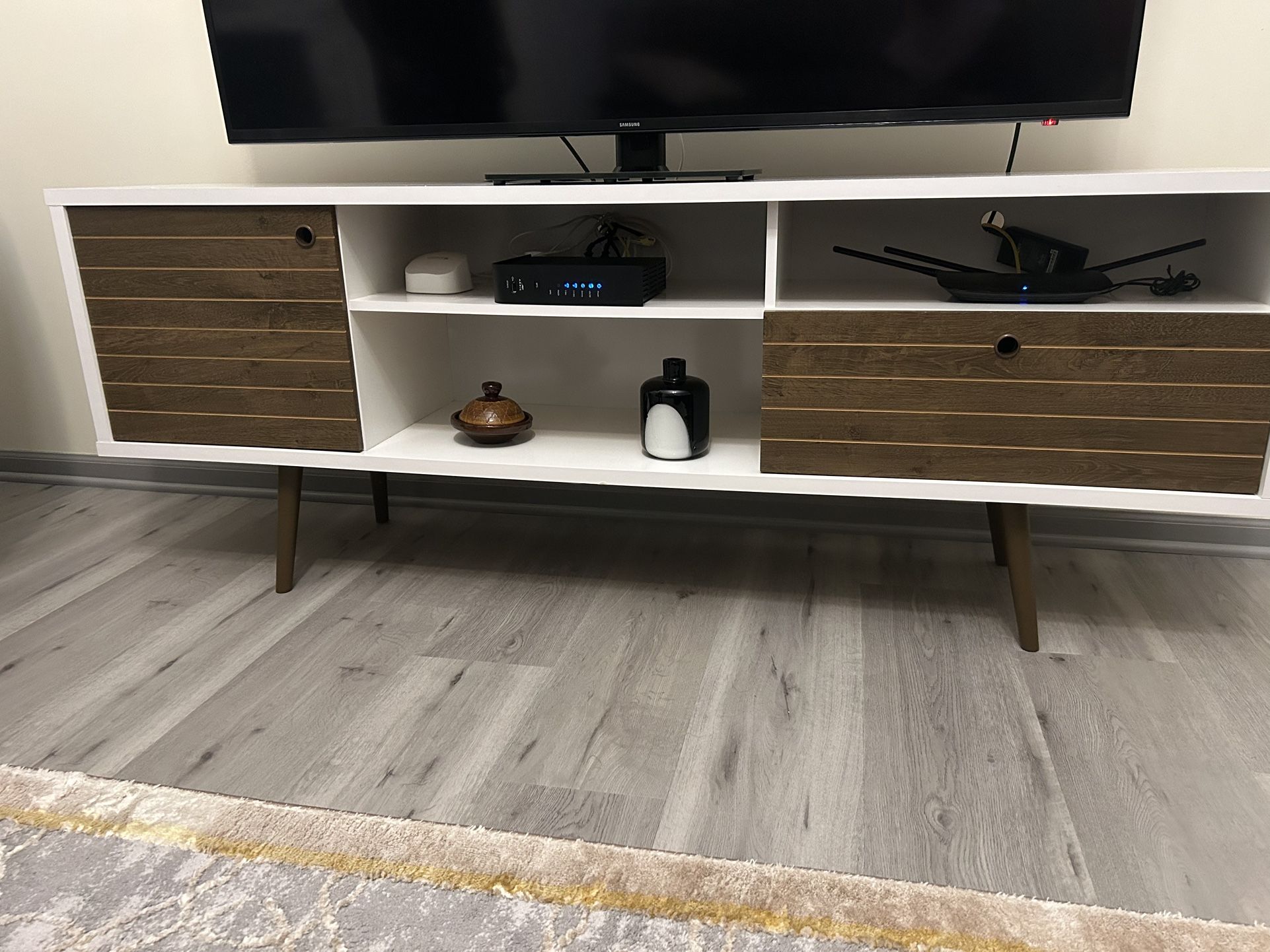 TV Stand & Console
