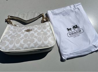 White Coach Shoulder Bag. Clean & Stylish