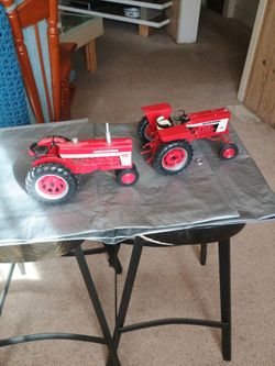 Farmall tractors models 1/16