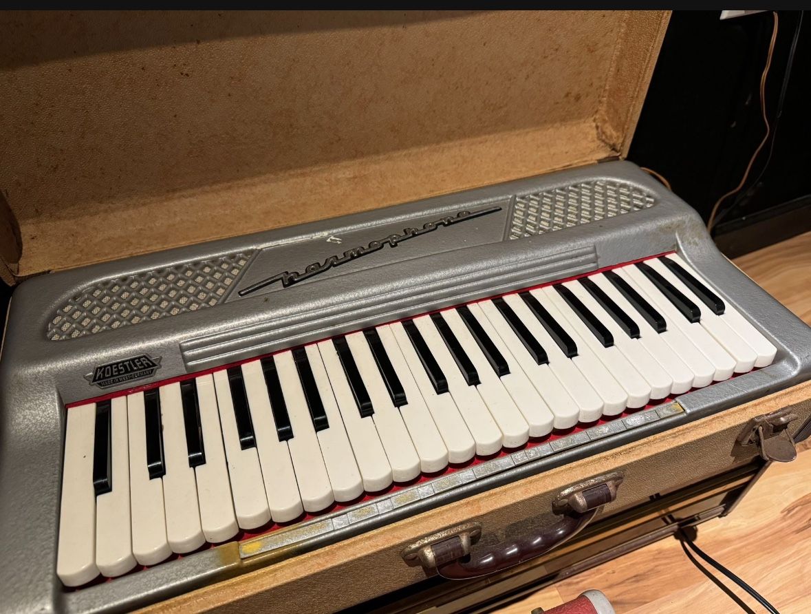 Vintage 1960s Koestler Harmophone Suitcase Organ
