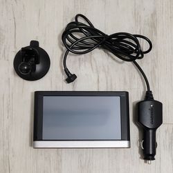 Garmin Nuvi 2598 GPS 5-inch screen
+ suction cup mount + power cord