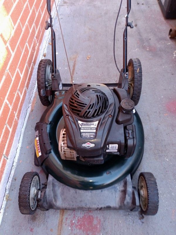 Bolens 21" Cut Push Mower. 