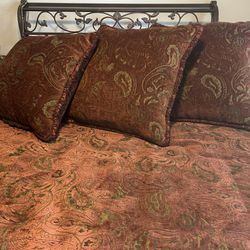Heavy Queen Bedspread And Three Cushions Excellent Condition Beautiful Paisley Pattern.