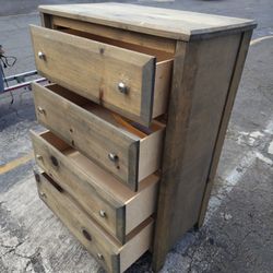 4 drawer dresser good shape with delivery 