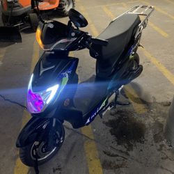 Fly-8 electric moped