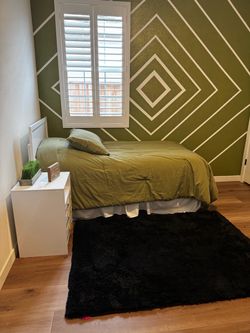Twin bedroom set with Sealy Mattress