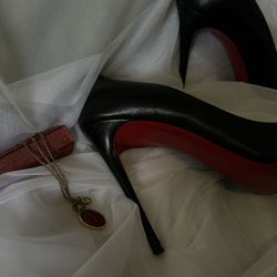 CHRISTIAN LOUBOUTIN RED BOTTOMS