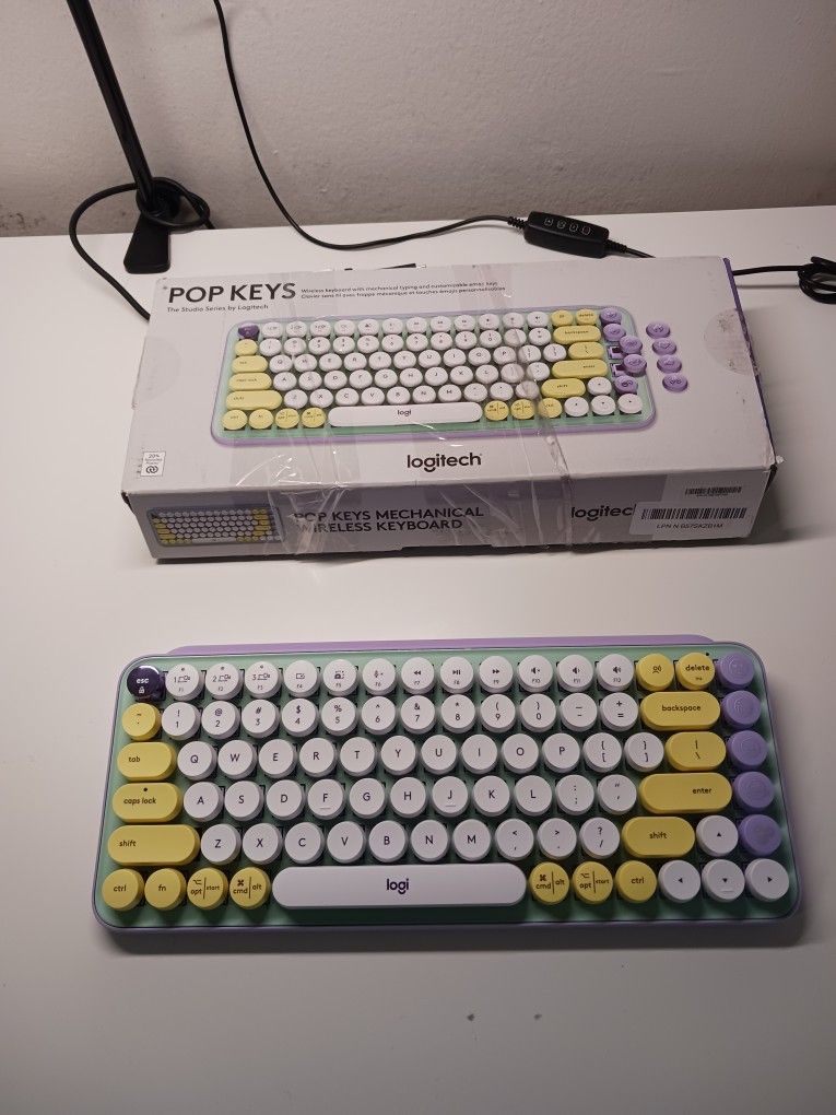 Logitech POP Keys Wireless Mechanical Emoji Keyboard Daydream NEW.
Only 30 dollars (it costs 90 dollars).
Incredible deal