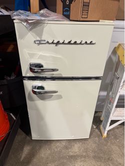 Frigidaire 2 door retro Fridge/Freezer
