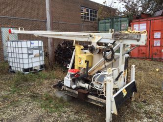 Truck mounted well puller crane