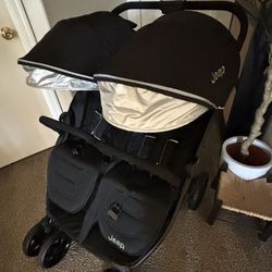 NEW! firm price*** Jeep Destinations Ultralight Double Stroller