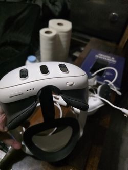 Meta Quest 3 512GB with remote chargers and comfortable battery extension strap
