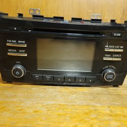 2013-2015 Nissan Altima AM FM XM Radio Receiver CD Player Display Screen