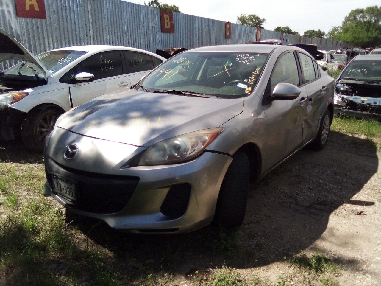 2013 Mazda 3 (FOR PARTS ONLY)