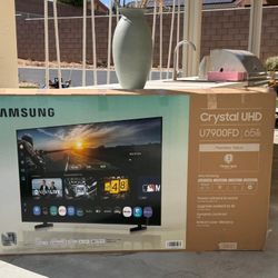 65” Samsung smart 4k led Uhd tv 