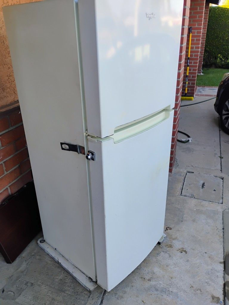 Whirlpool Refrigerator 