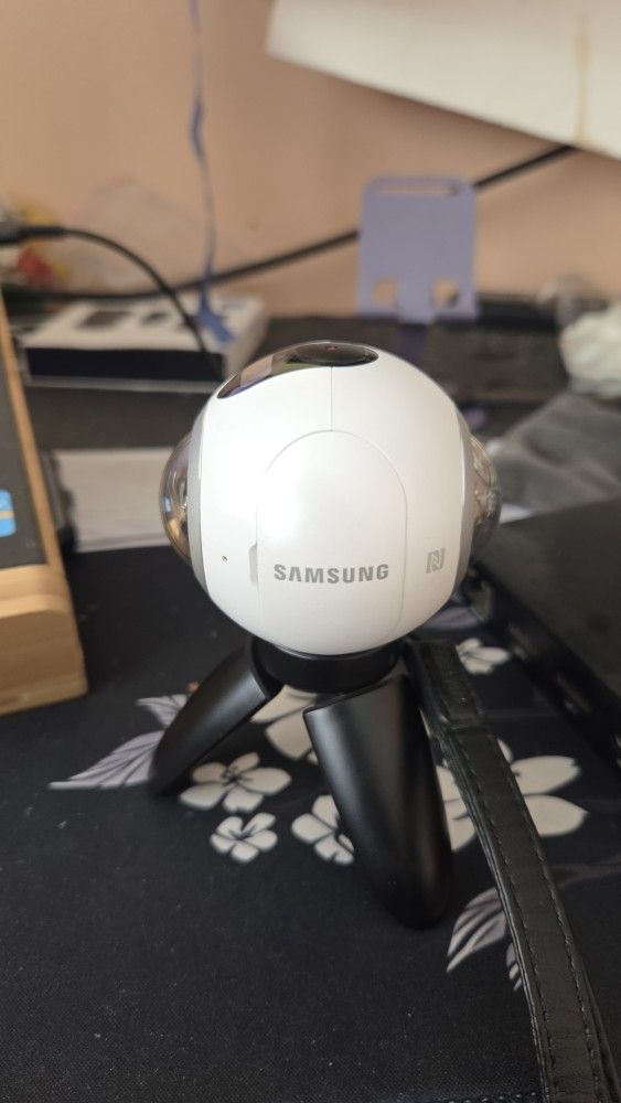 Samsung 360 Camera. With 128 G Memory Card