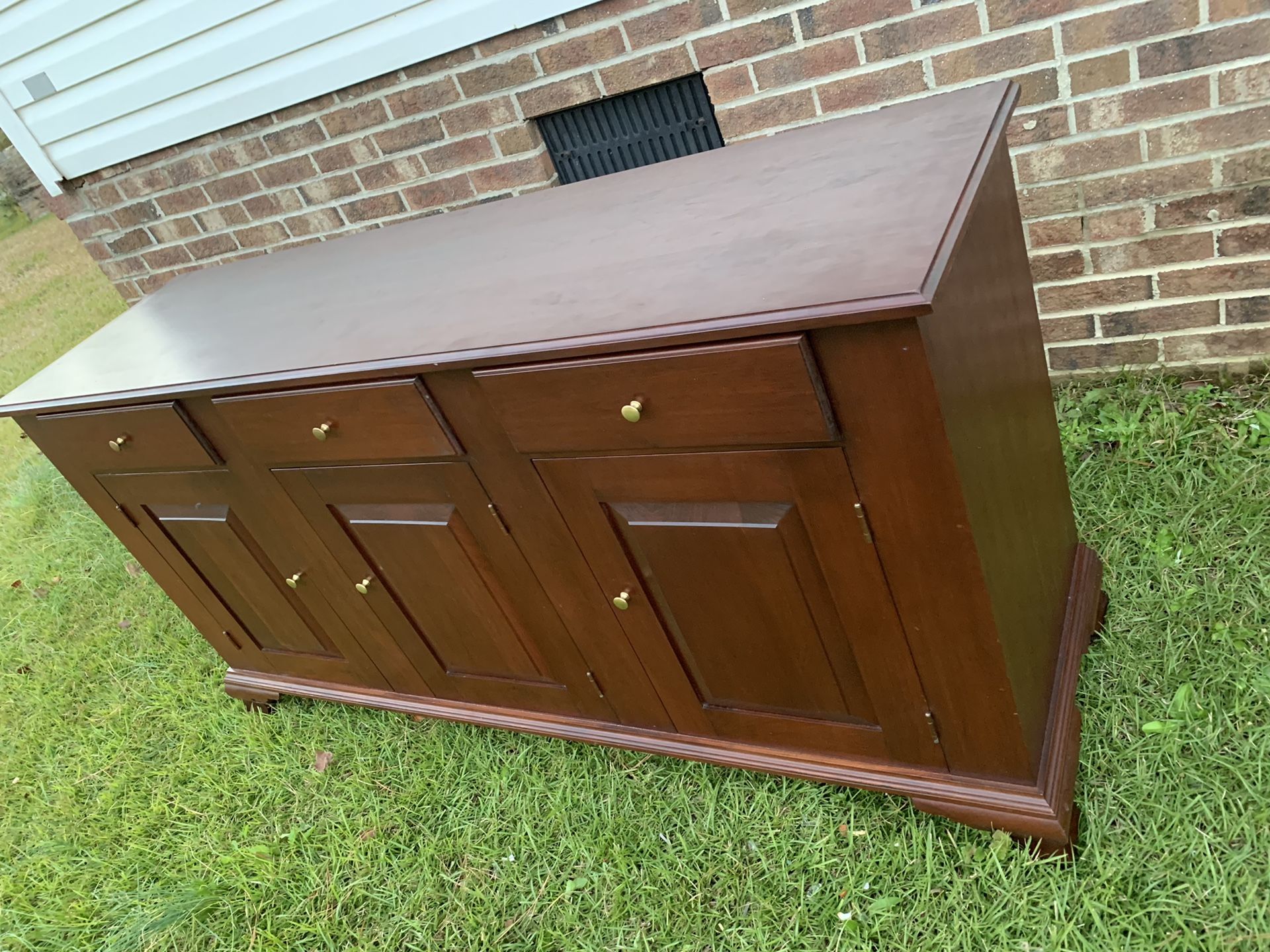 VERY NICE DRESSER real wood cedros