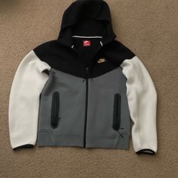 Nike Tech Fleece Size Small