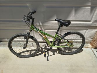 Diamond back girls bicycle