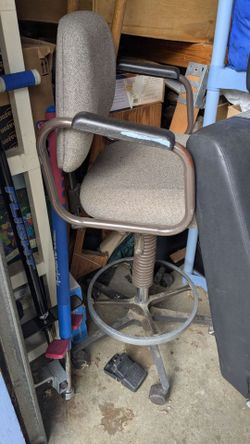 Tall drafting chair