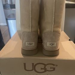 UGG Boots Mens Size 11 NEW IN BOX