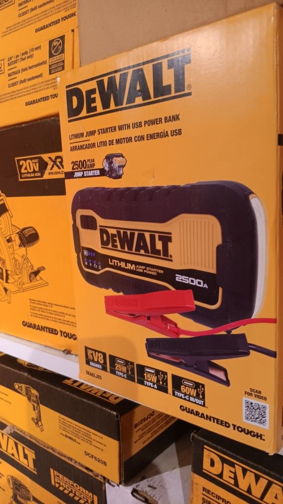 DEWALT
2500 Peak Amp Lithium Jump Starter with USB Power Bank