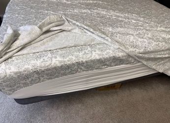 Like New Serta iSeries Queen Mattress + Adjustable Bed Base (Wireless Remote) – Mattress Firm