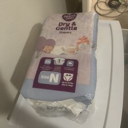 80 Newborn Diapers. Pampers / Parents Choice