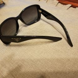 Women's  Prada Sunglasses Black 