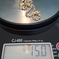 14k Gold Chain   15 grans  18 Inches