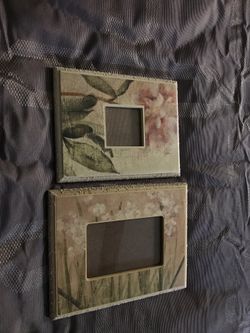 2 picture frames