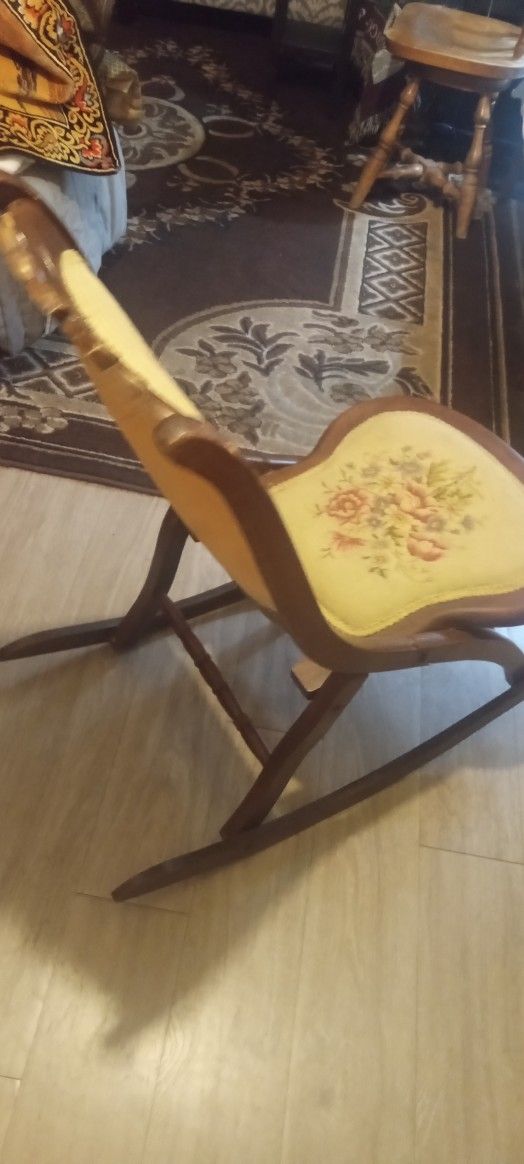 ANTIQUE FOLDING ROCKER