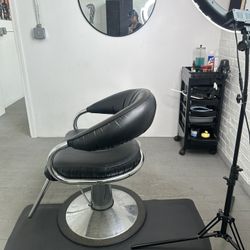 Salon Chairs & Equipment 
