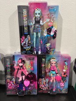 Brand New Collection of 9 Monster High Dolls