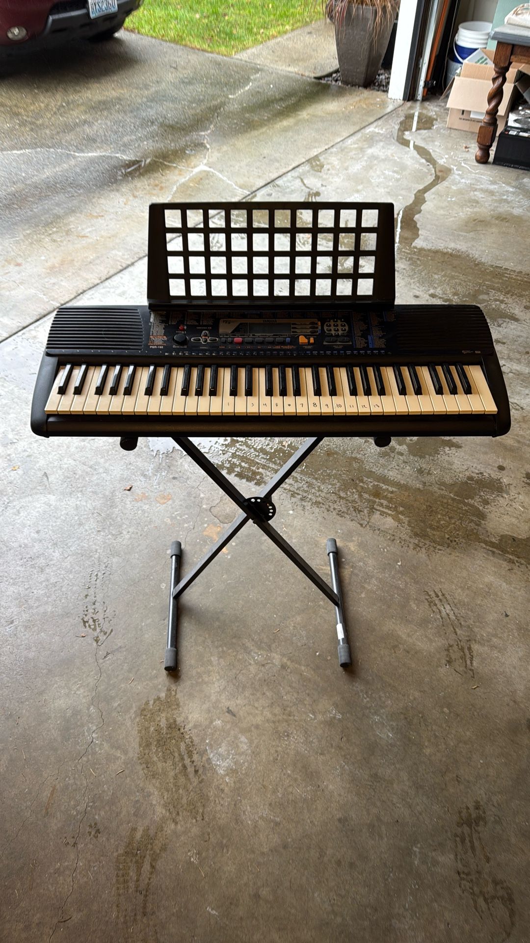 Yamaha PSR-195 Keyboard With Stand