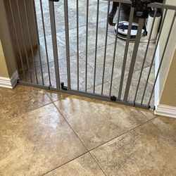 baby safety gate with door -expands up to 44”