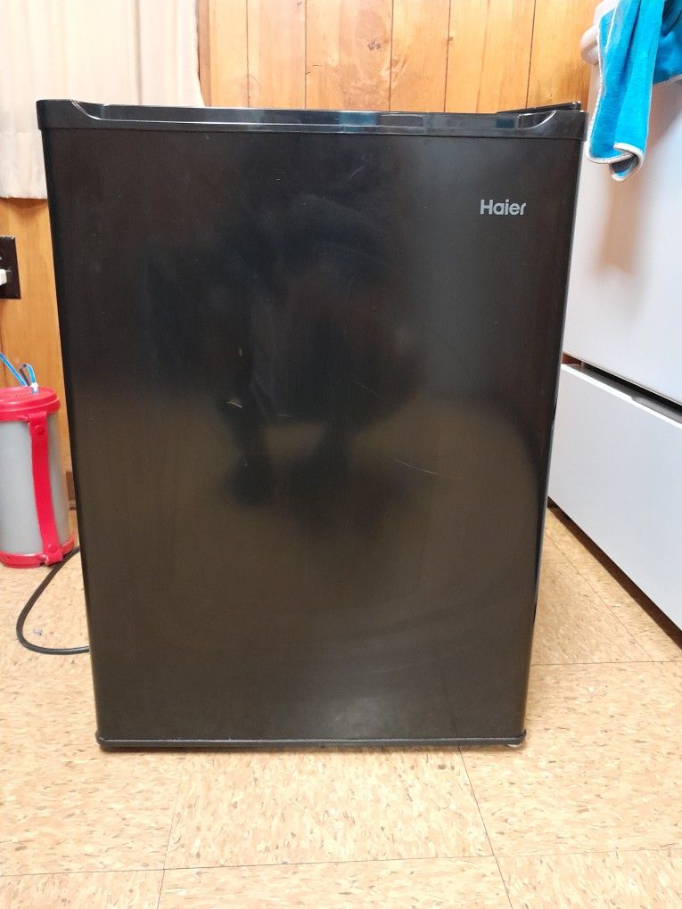 Haier Mini Fridge