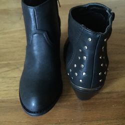 Dress Barn short boots. Woman’s Size 8M, NEW in box 